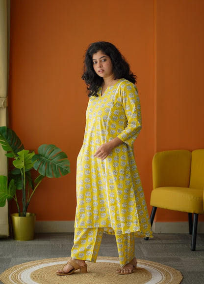 Ammayi Yellow motif A-line co-ord set